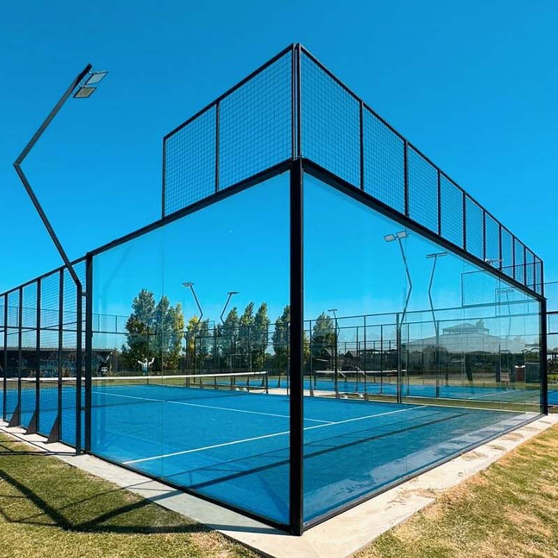 Quadra de Padel Panorâmica Premium com Certificação FIP e Tecnologia de Vidro de Segurança