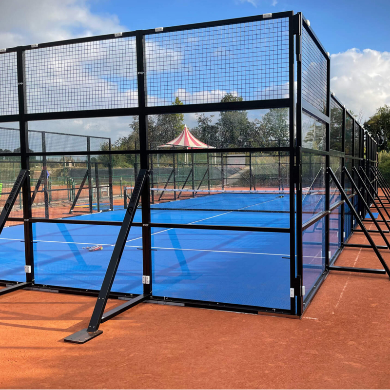 Soluções de quadra de padel portátil para eventos e formação